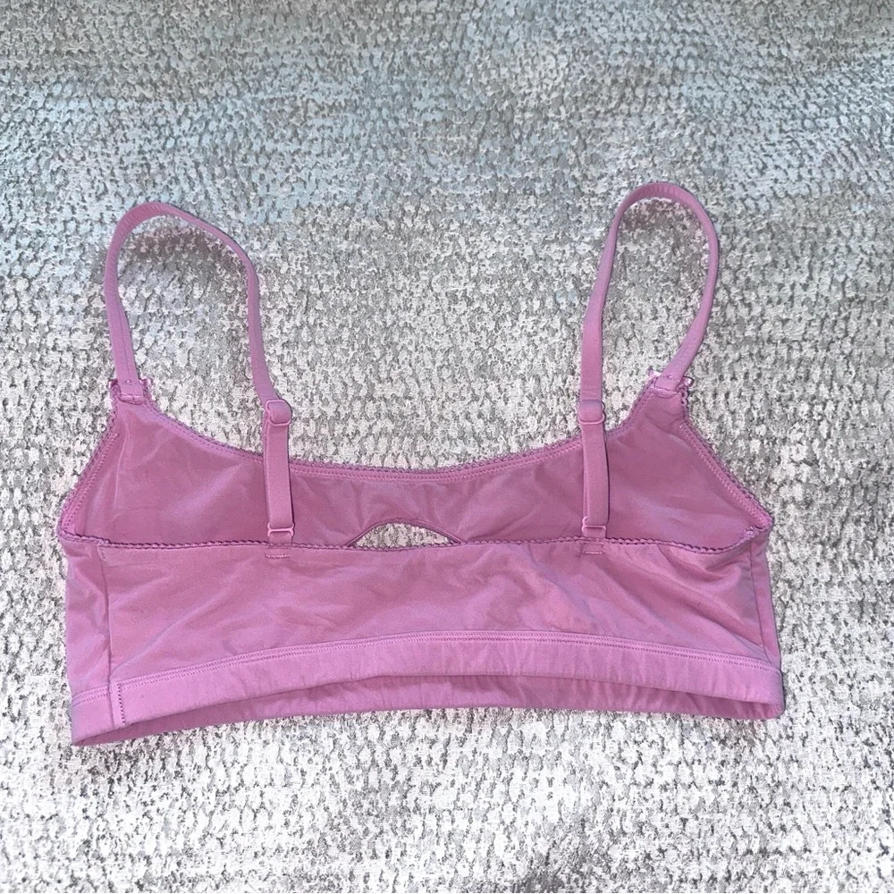 Skims Fits Everybody Picot Cut Out Scoop bralette pink bra w/ peekaboo hole - Picture 6 of 8